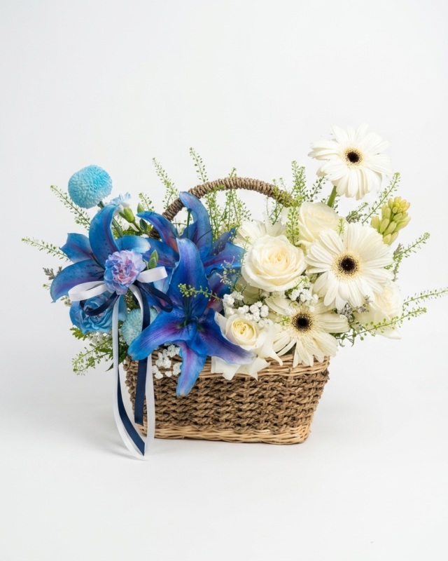 Bunga Meja Biru Putih