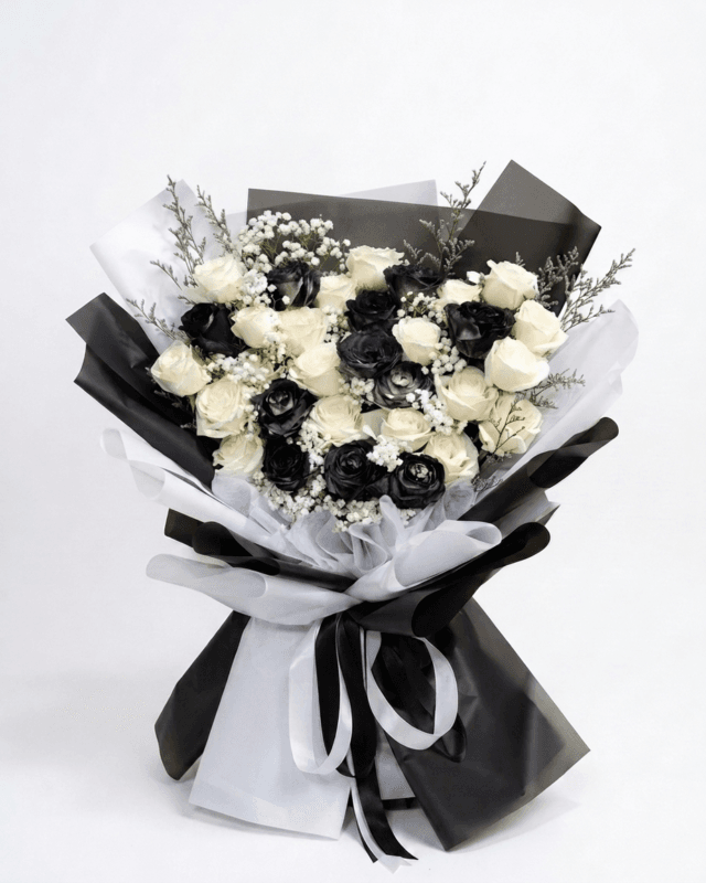 Buket Bunga Mawar Hitam dan Putih
